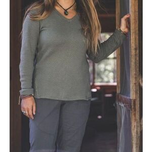 KUHL Lyrik Long Sleeve Lightweight V- Neck Sweater Top Women’s Small